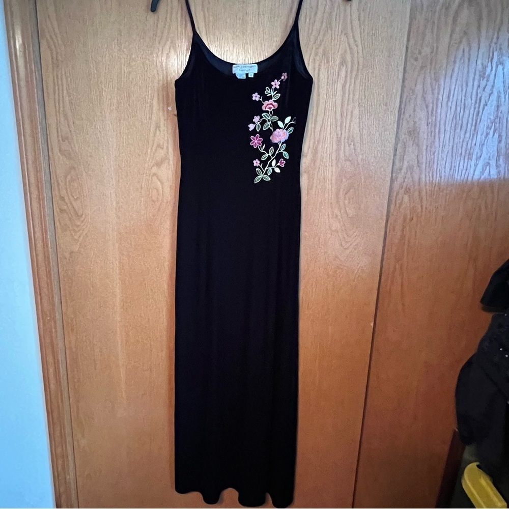 Papell boutique size 12 black embroidered velvet maxi dress - Picture 2 of 8